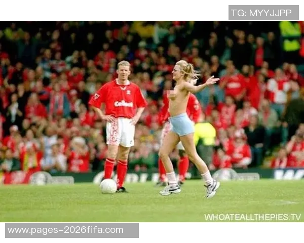 首届女子裸体足球赛引发热议展现女性运动员的勇气与自信